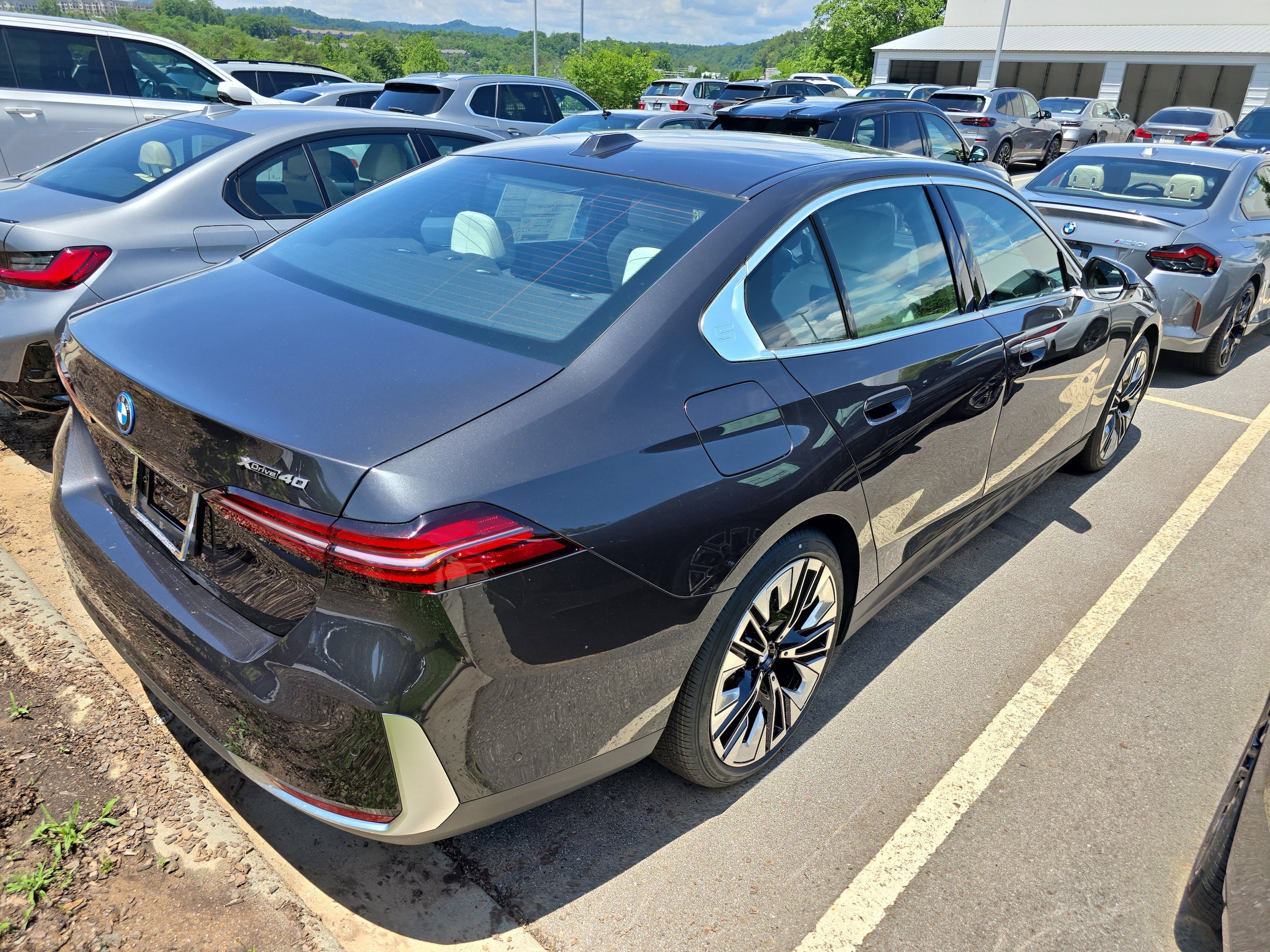 New 2027 BMW i5 xDrive40 AWD/4WD image 2