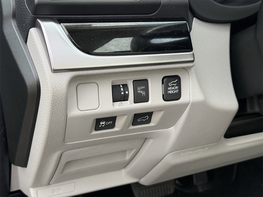 Used 2017 Subaru Forester 2.5i Limited image 17