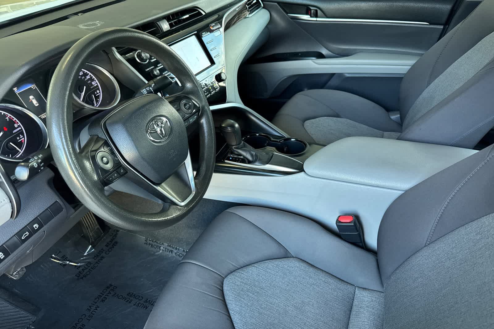 Used 2018 Toyota Camry LE FWD image 11