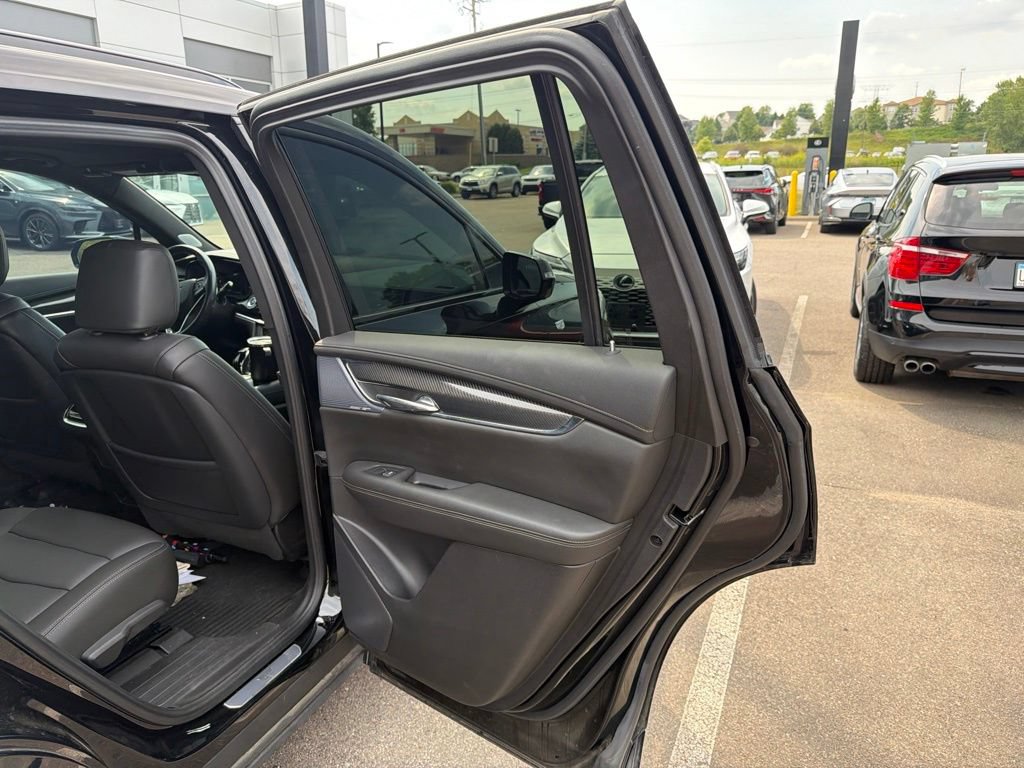 Used 2023 Cadillac XT6 Sport w/ LPO, ONYX Package AWD/4WD image 40