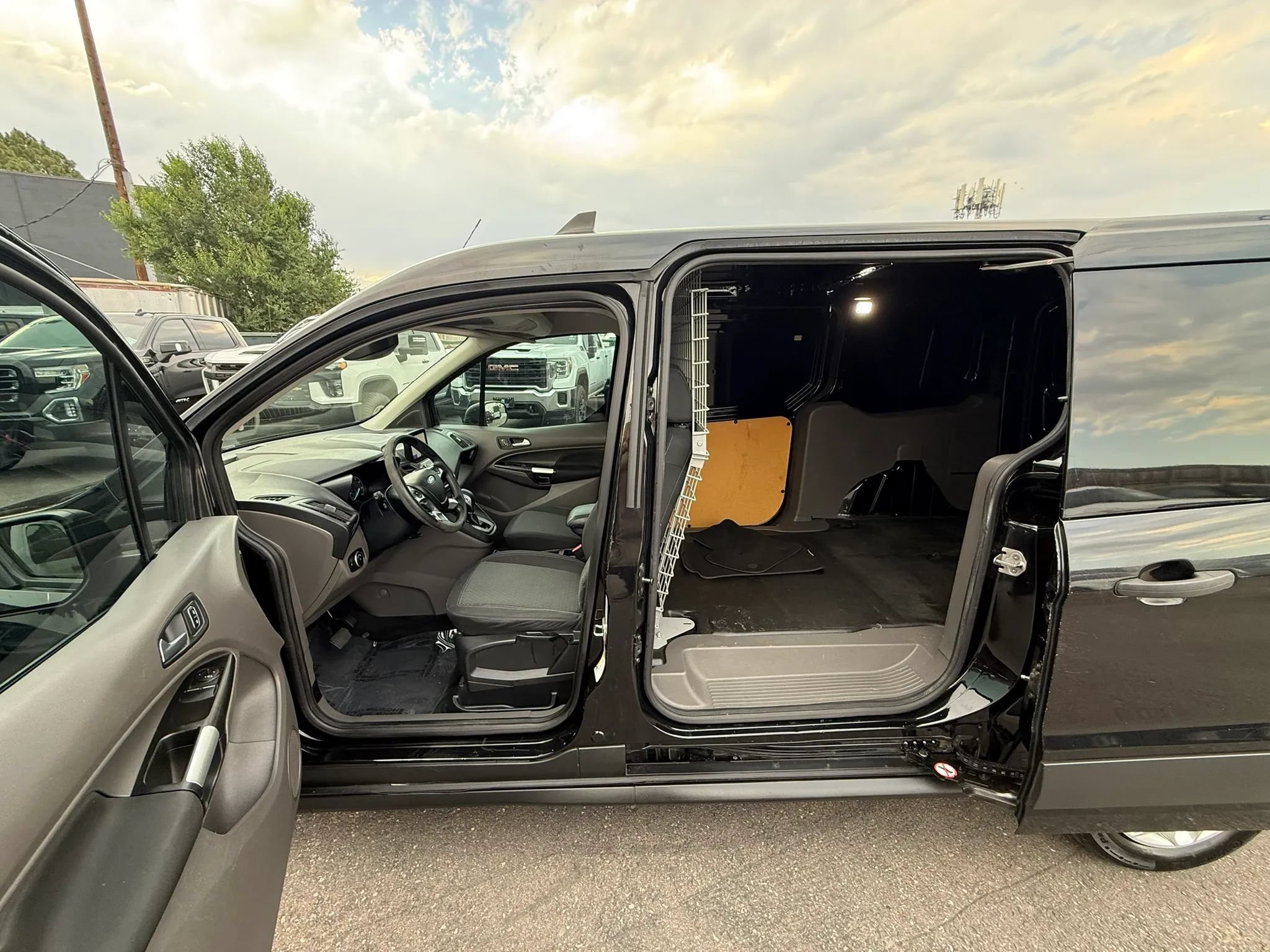 Used 2021 Ford Transit Connect XLT FWD image 13