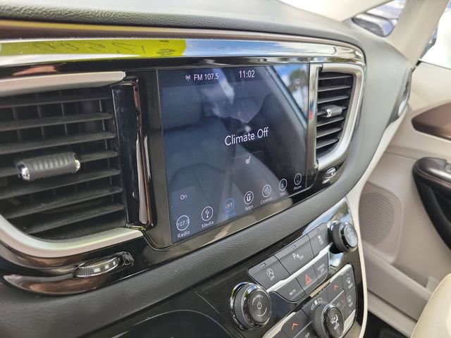 Used 2018 Chrysler Pacifica Touring-L image 19