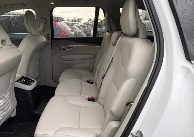 Used 2025 Volvo XC90 T8 Plus AWD/4WD image 6