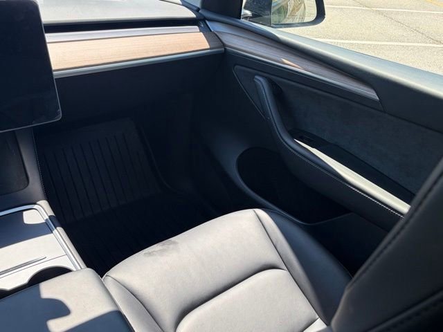 Used 2025 Tesla Model Y Long Range RWD image 32