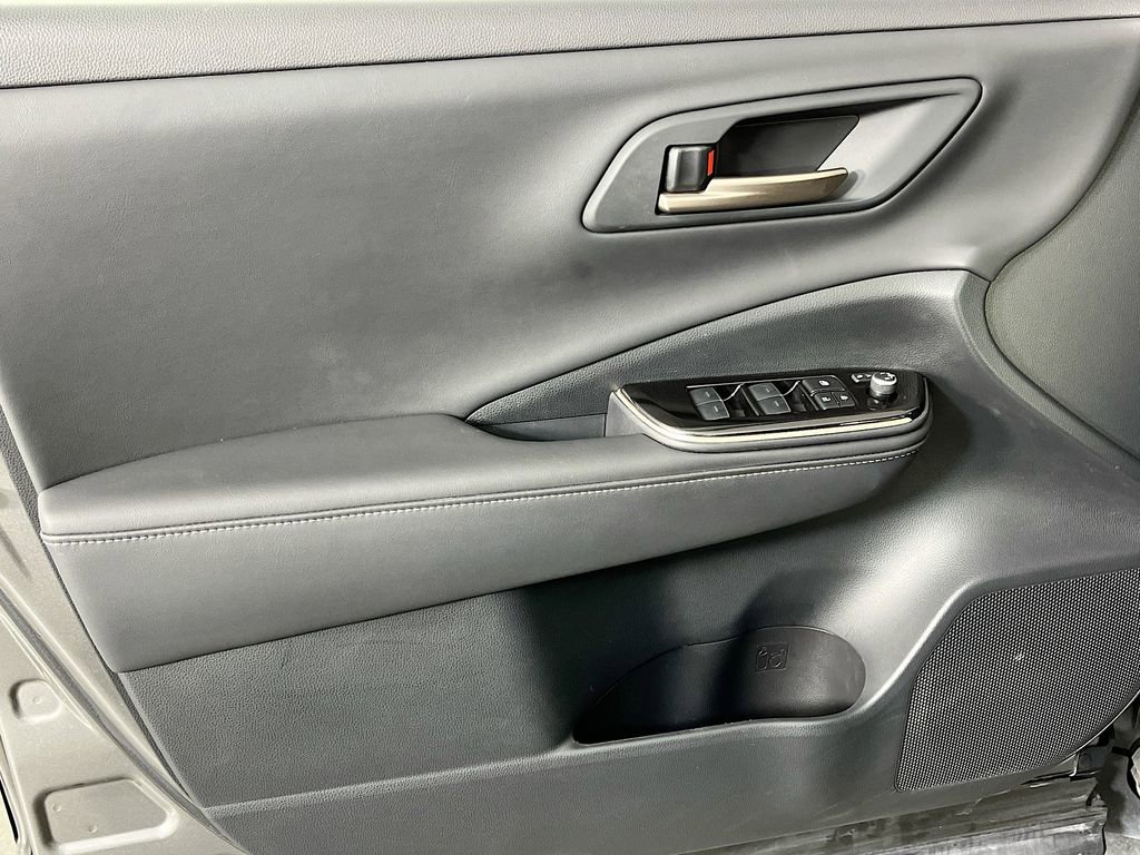 Used 2025 Toyota Crown XLE AWD/4WD image 25