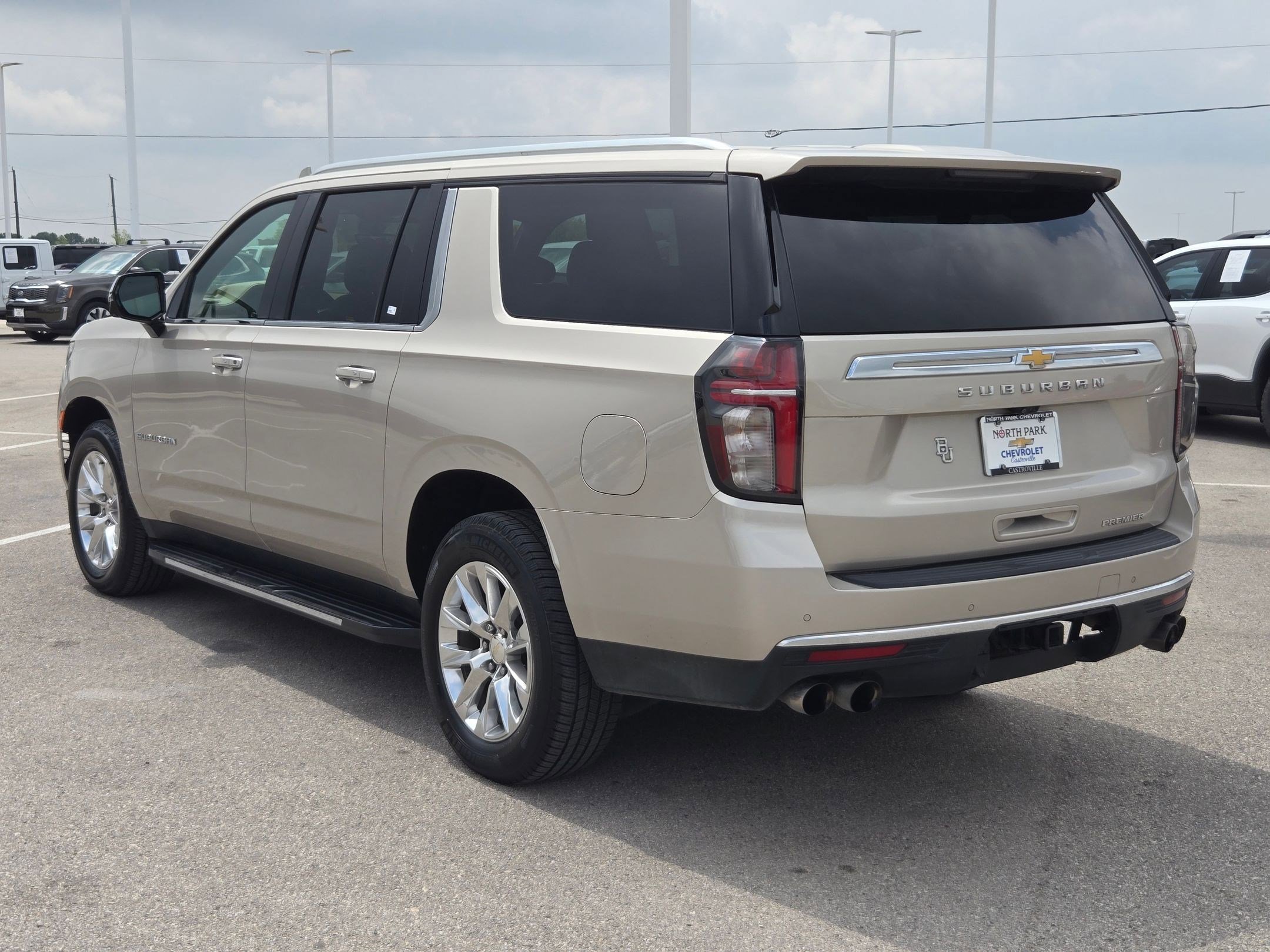 Used 2021 Chevrolet Suburban Premier w/ Premium Package RWD image 5