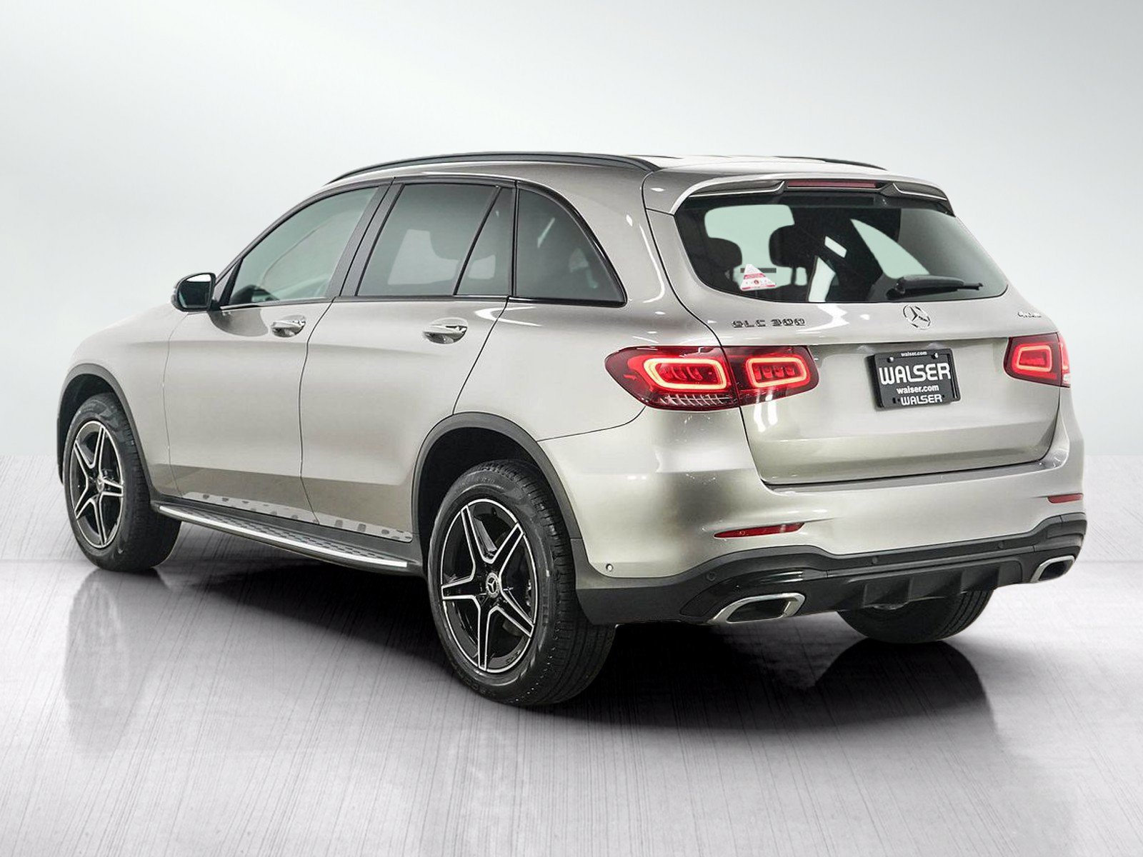 Used 2021 Mercedes-Benz GLC 300 4MATIC image 3