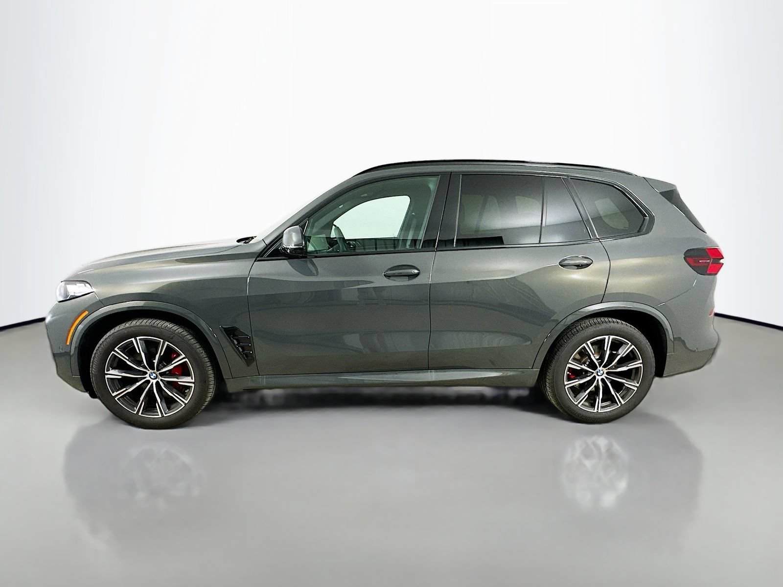 New 2026 BMW X5 xDrive40i w/ M Sport Package AWD/4WD image 8