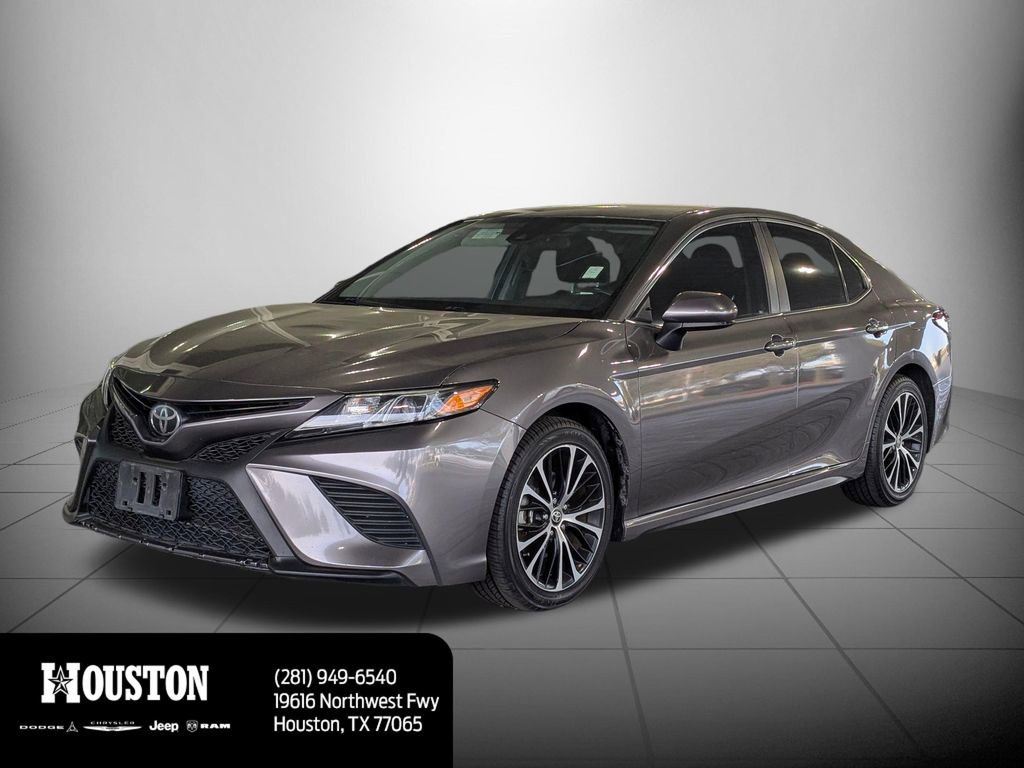 Used 2020 Toyota Camry SE image 3