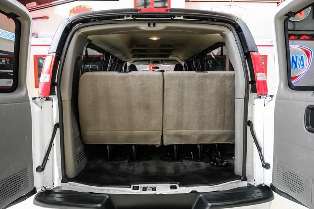 Used 2017 Chevrolet Express 3500 LT w/ LT Preferred Equipment Group RWD image 8