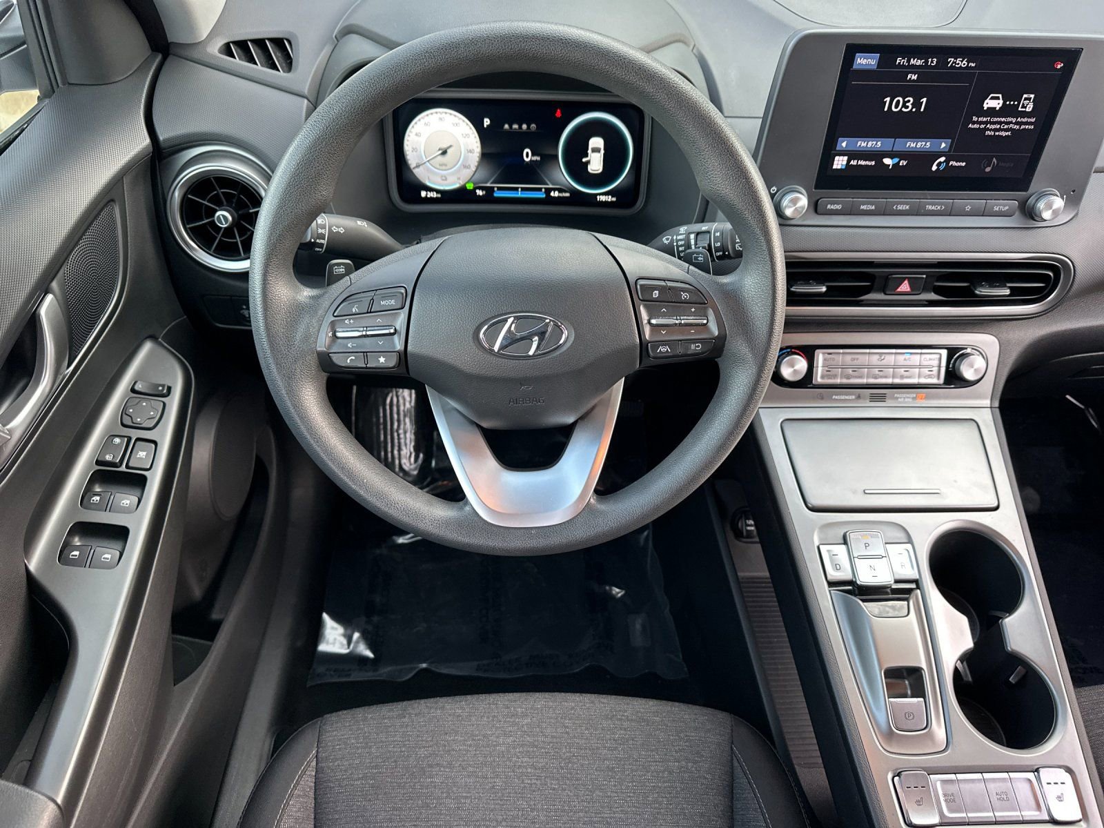 Used 2023 Hyundai Kona SE w/ Cargo Package image 13