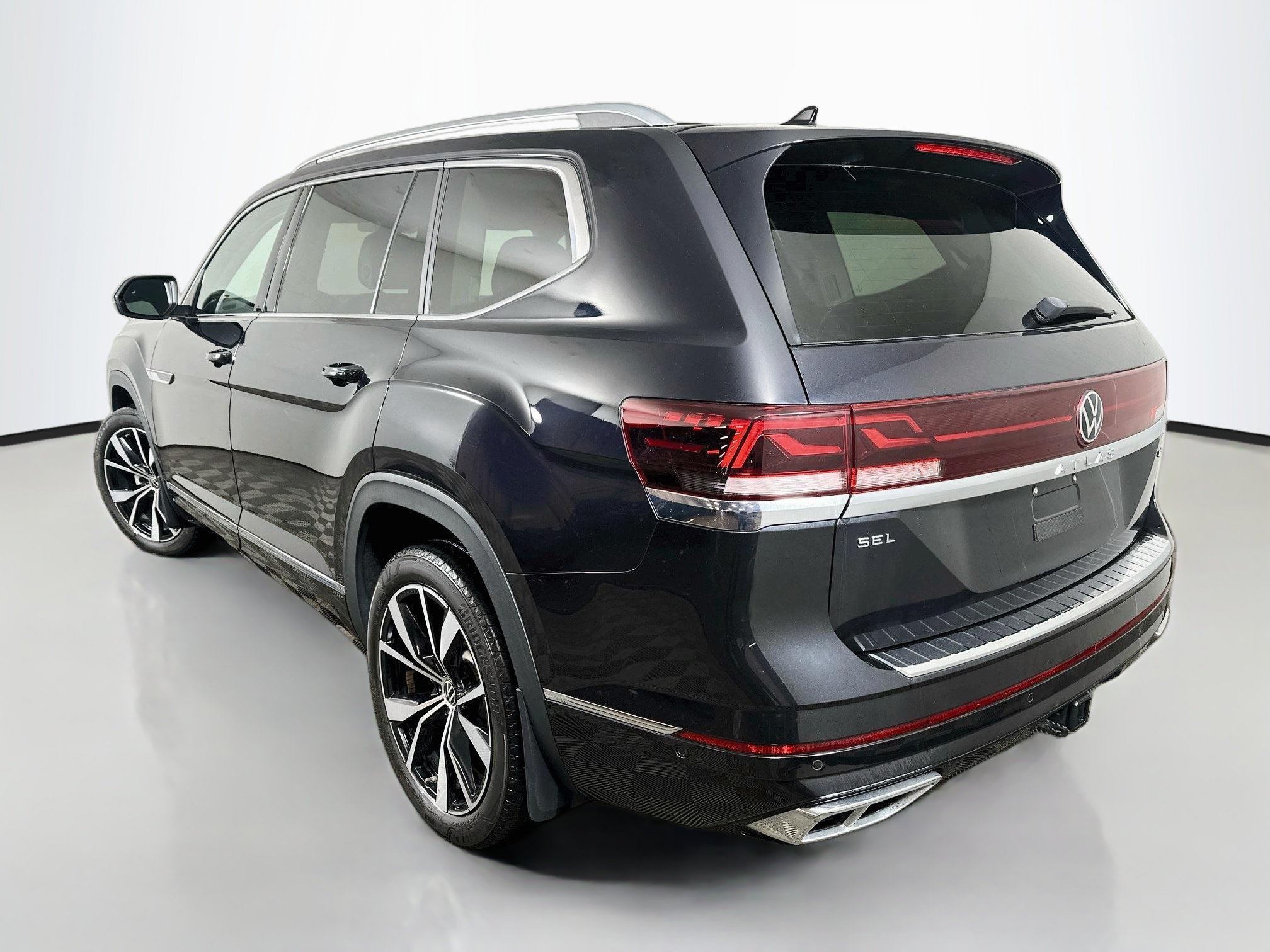Used 2024 Volkswagen Atlas SEL Premium R-Line AWD/4WD image 5