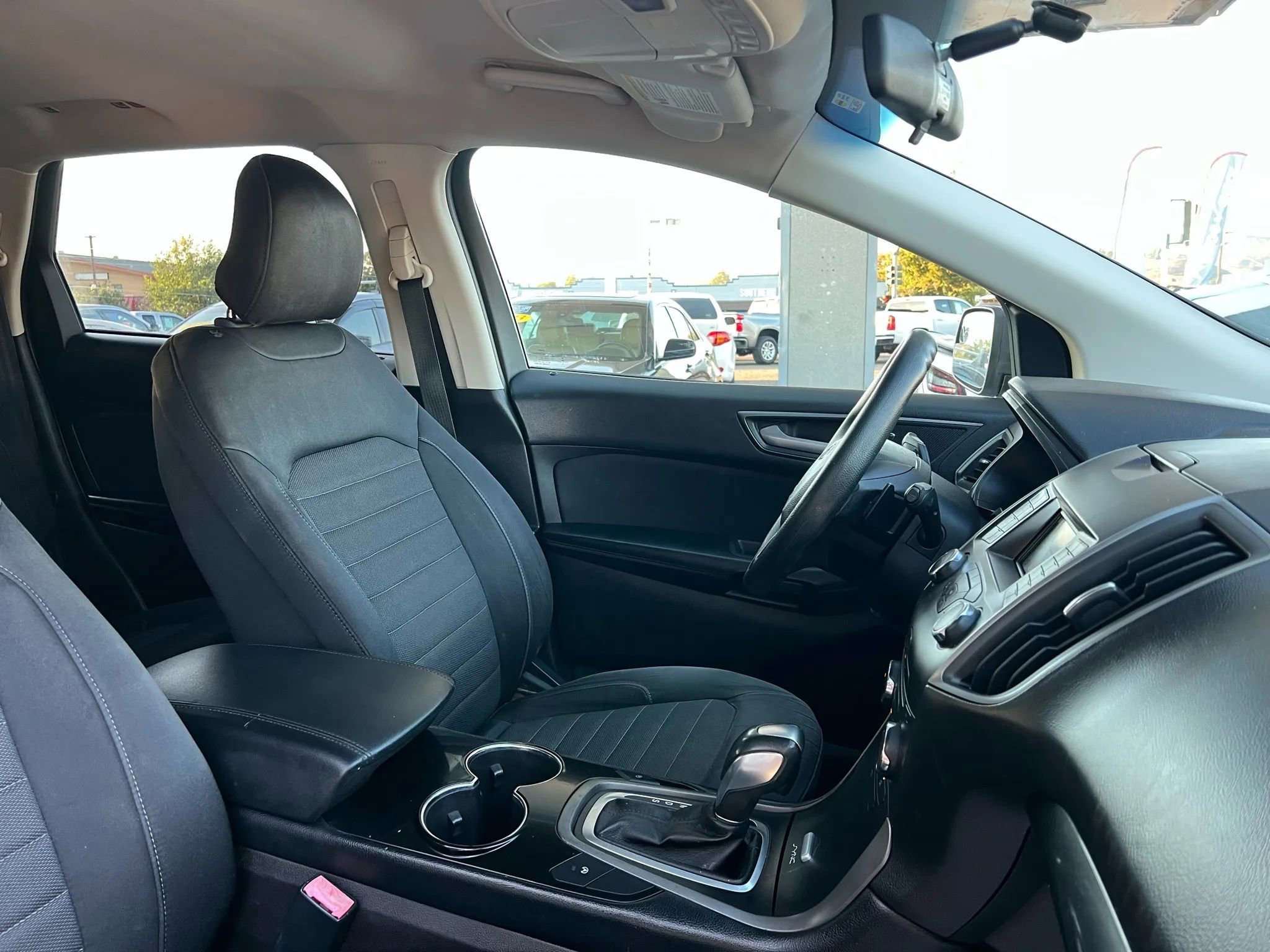 Used 2017 Ford Edge SE FWD image 24
