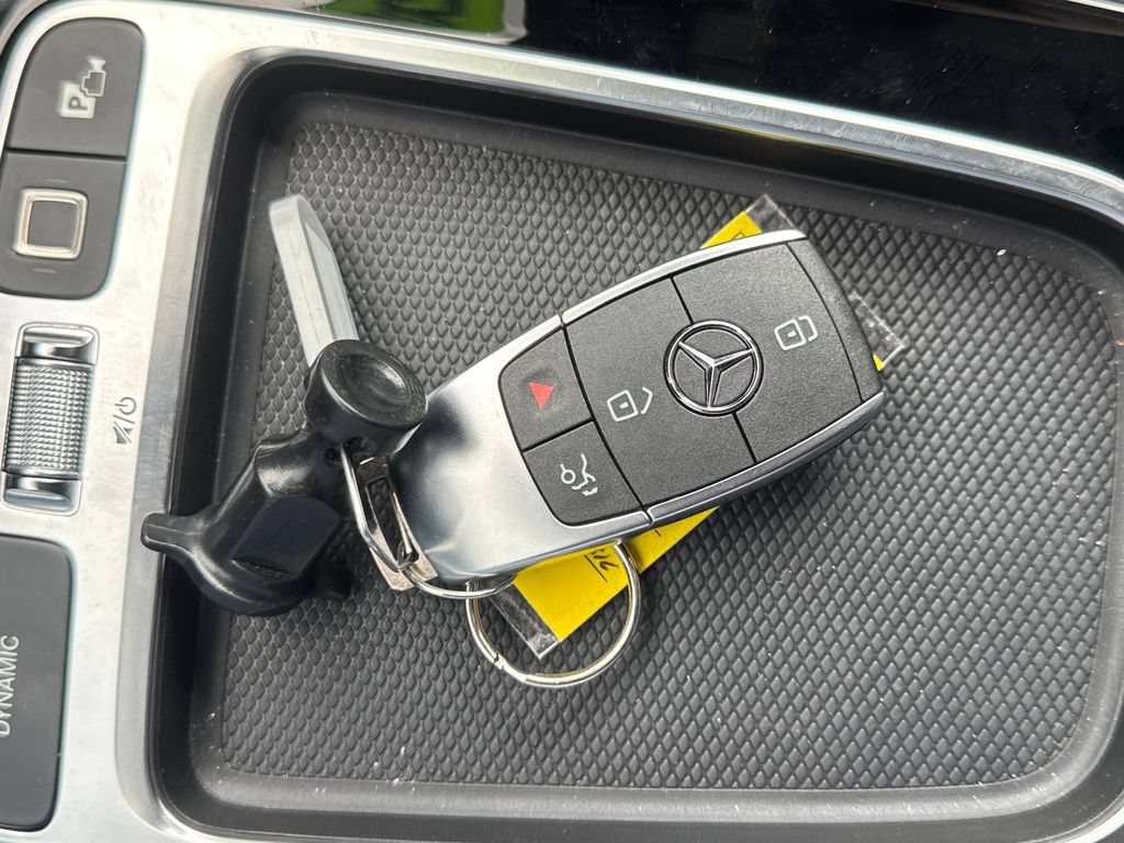 Used 2026 Mercedes-Benz GLB 250 4MATIC image 3