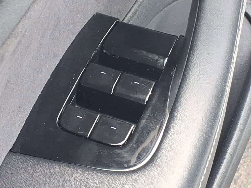 Used 2020 Tesla Model 3 Standard Range image 11