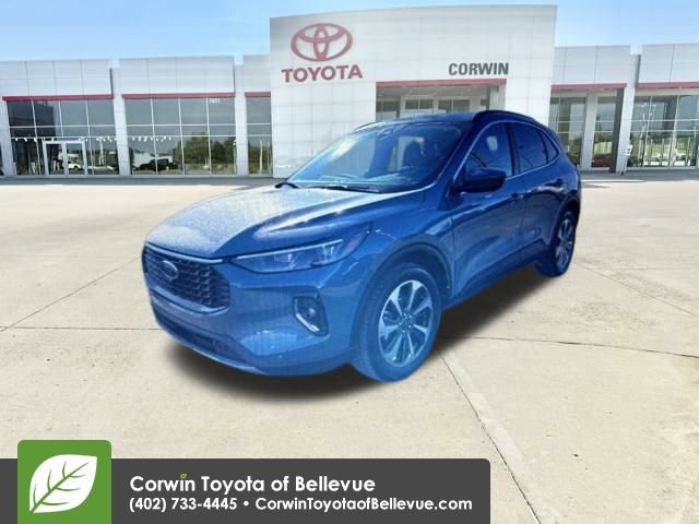 Used 2023 Ford Escape Platinum image 1