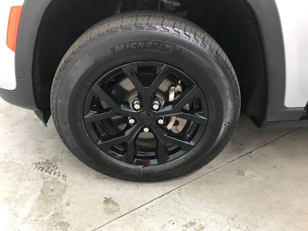 Used 2024 Jeep Grand Cherokee Altitude image 36