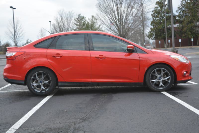 Used 2014 Ford Focus SE w/ Equipment Group 201A FWD image 4