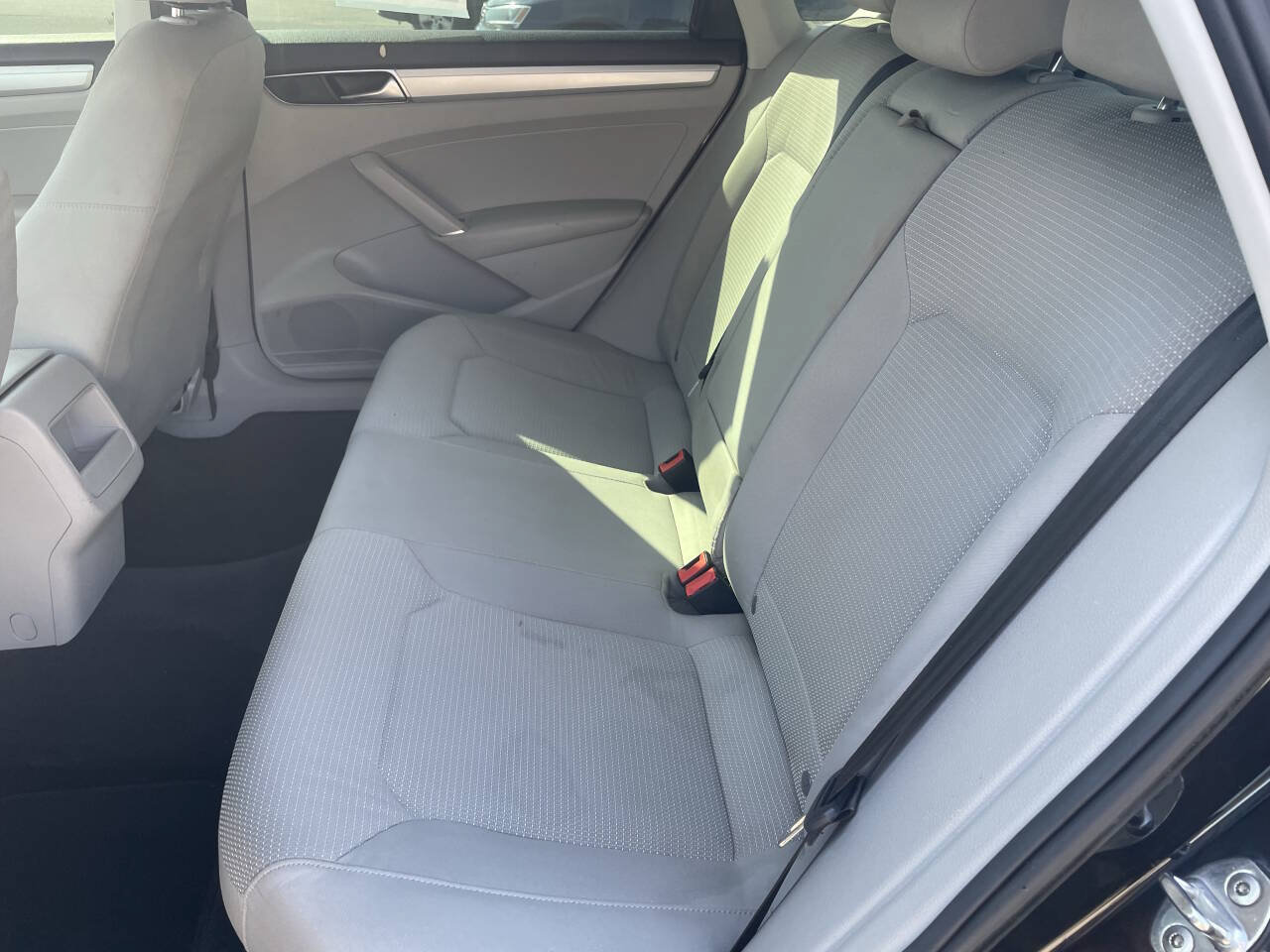 Used 2018 Volkswagen Passat 2.0T S FWD image 16