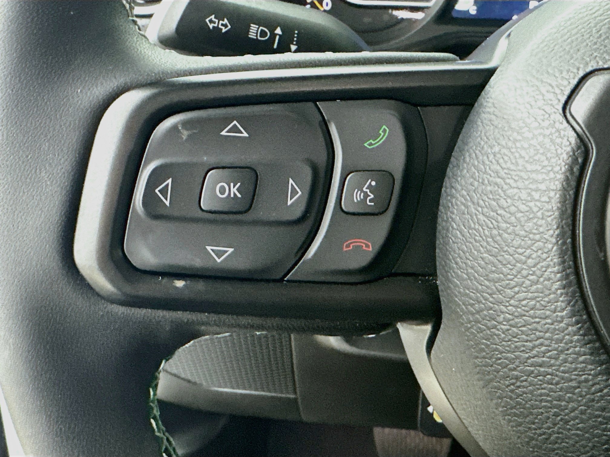 Used 2025 Jeep Gladiator Rubicon AWD/4WD image 12