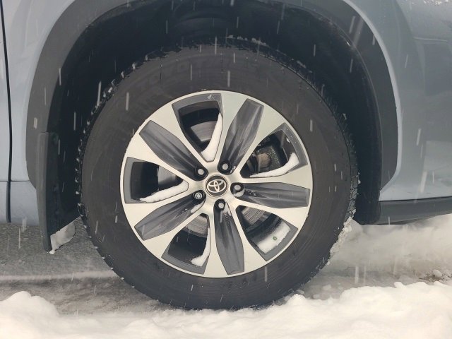 Used 2024 Toyota Highlander XLE image 9