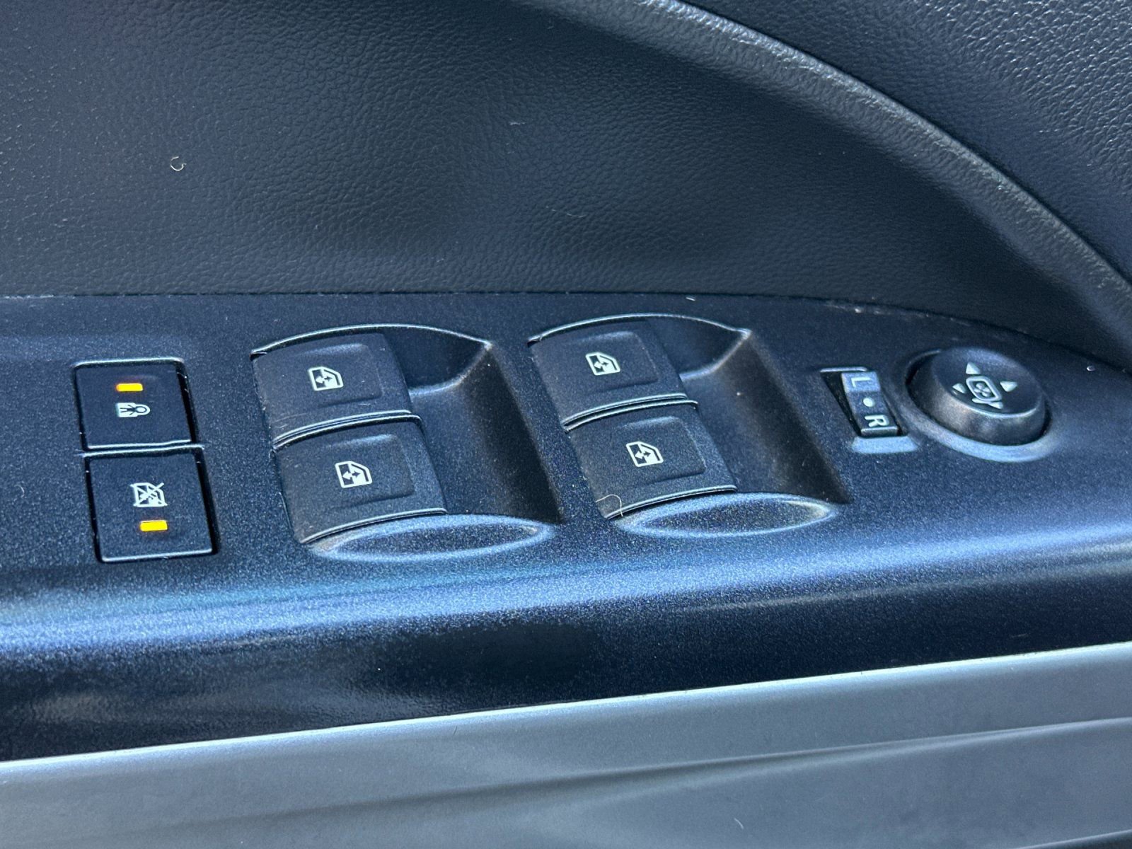 Used 2017 Chevrolet Colorado LT w/ Safety Package image 12