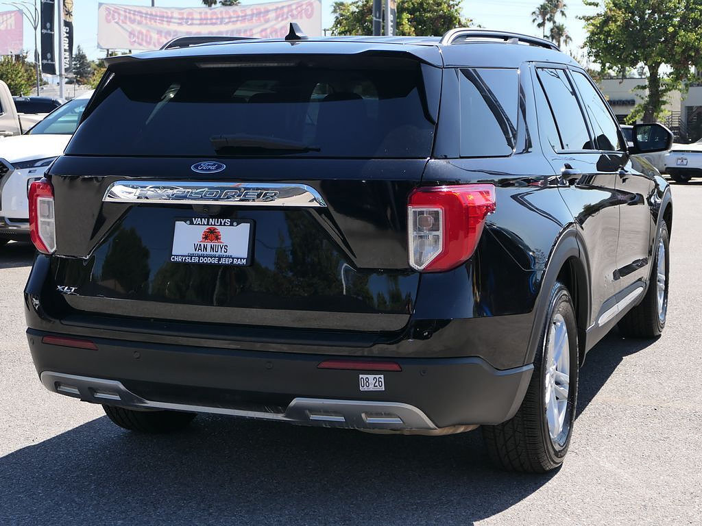 Used 2023 Ford Explorer XLT w/ Equipment Group 202A RWD image 3