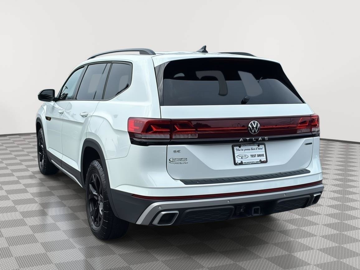 Used 2024 Volkswagen Atlas Peak Edition SE AWD/4WD image 7