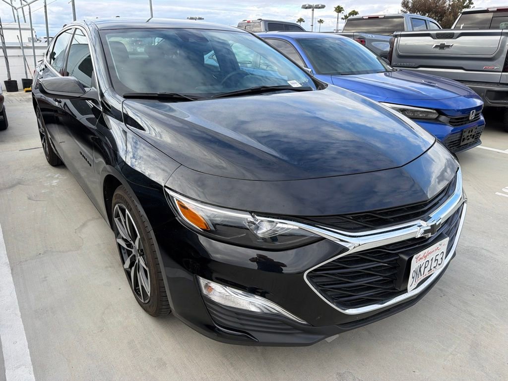 Used 2025 Chevrolet Malibu RS FWD image 3