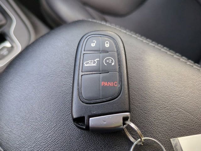 Used 2022 Jeep Cherokee Limited AWD/4WD image 29