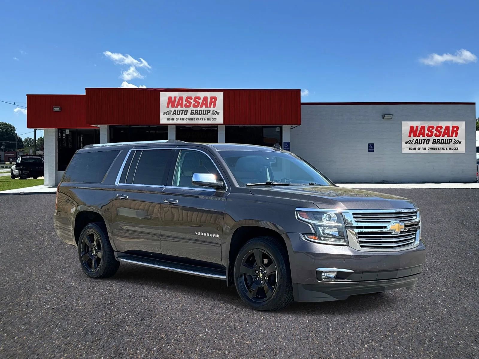 Used 2016 Chevrolet Suburban LTZ RWD image 3