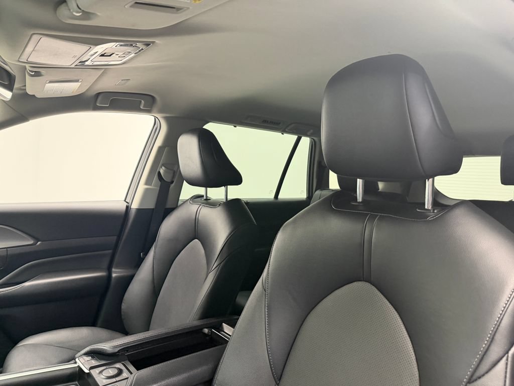 Used 2025 Toyota Grand Highlander AWD image 22