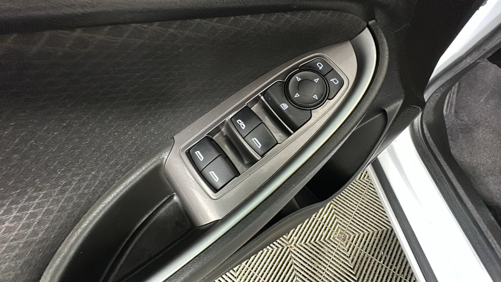 Used 2023 Chevrolet Malibu LT FWD image 12