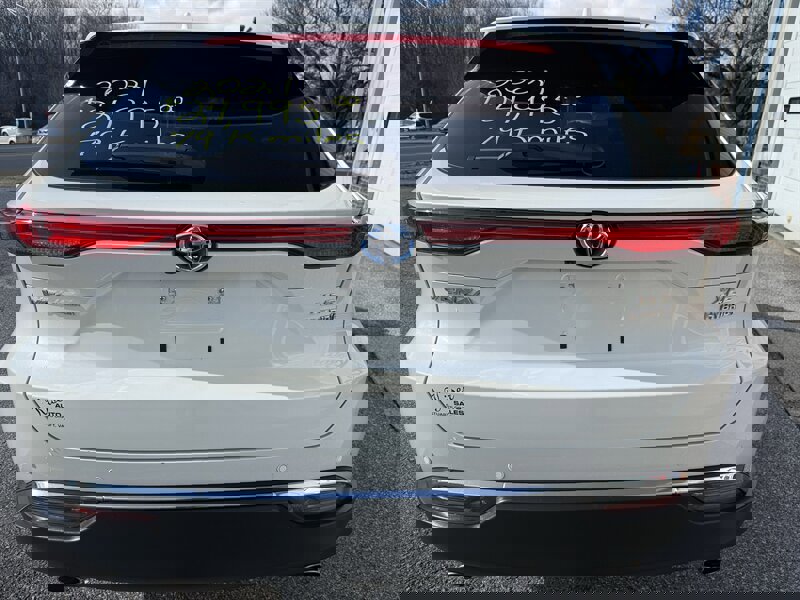 Used 2021 Toyota Venza XLE w/ Softex Package image 9