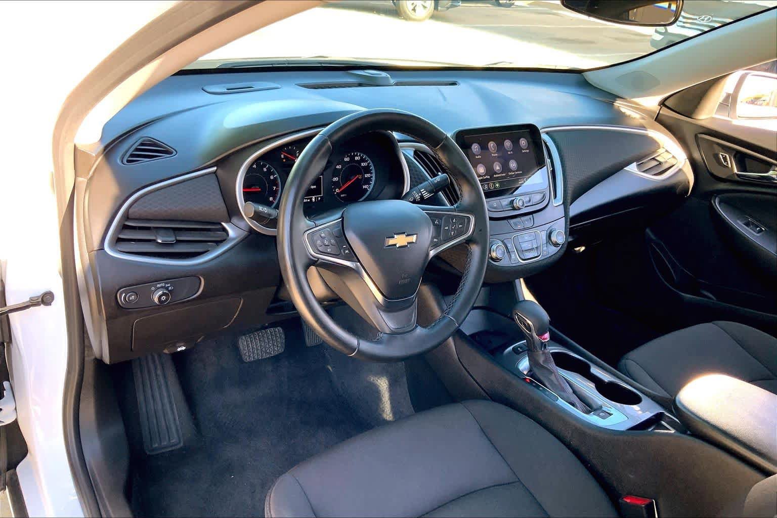 Used 2024 Chevrolet Malibu RS FWD image 17