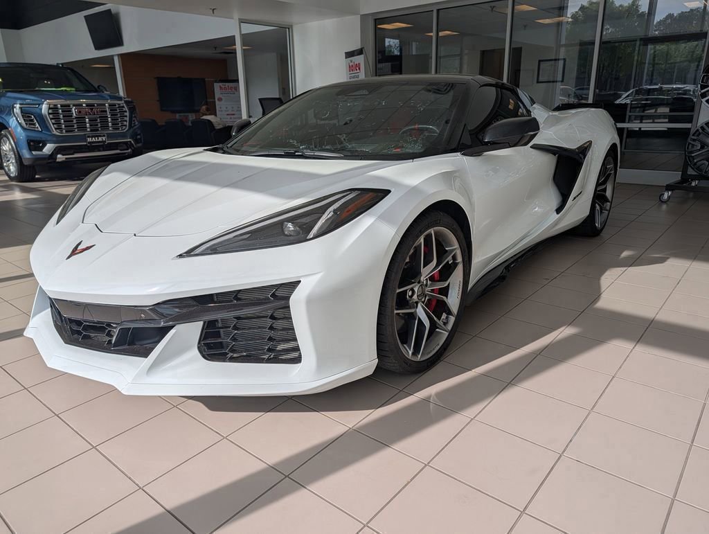 Used 2025 Chevrolet Corvette Z06 w/ Battery Protection Package image 4