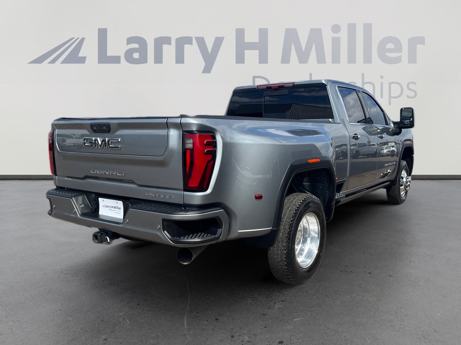 Used 2024 GMC Sierra 3500 Denali Ultimate image 5