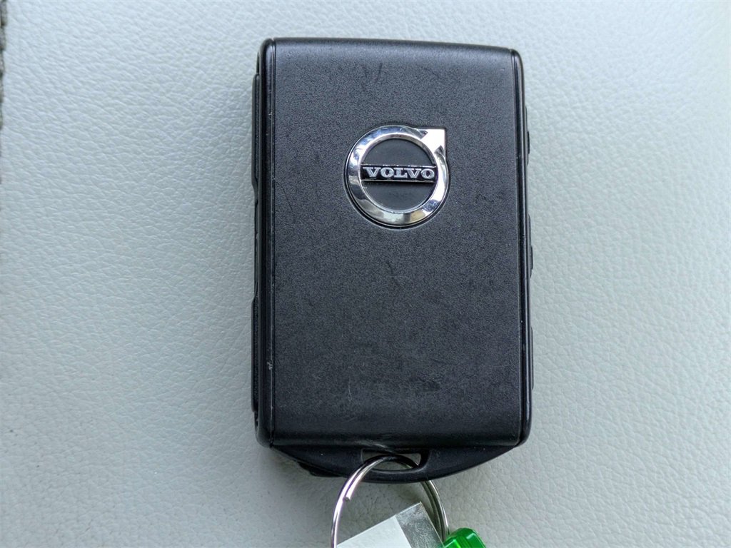 Used 2021 Volvo XC40 T5 Momentum w/ Protection Package Premier image 32