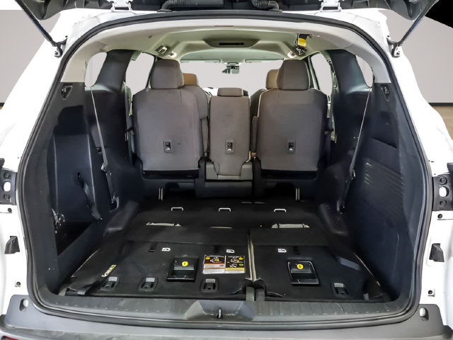 Certified 2025 Toyota Sienna LE FWD image 24