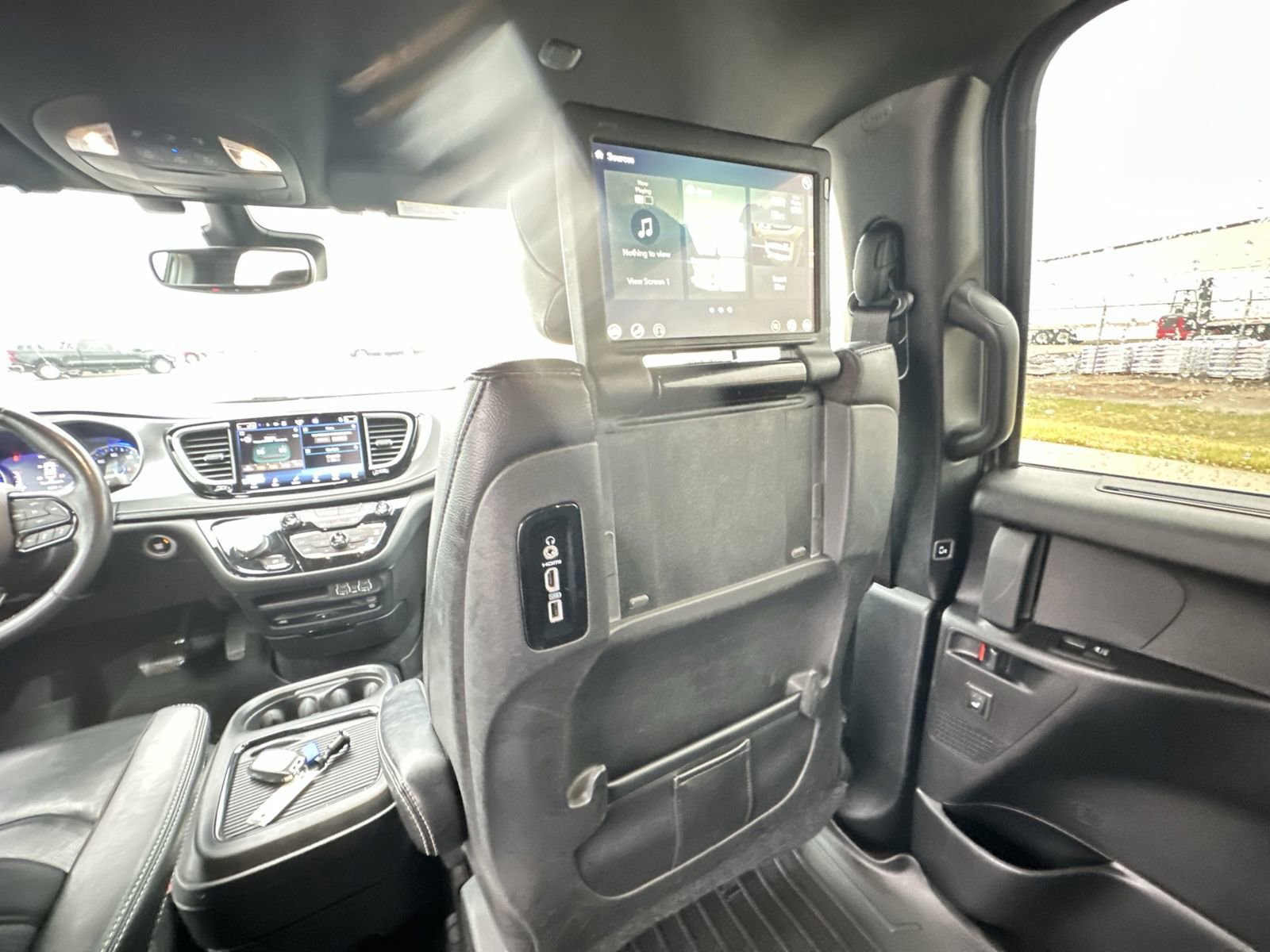 Used 2021 Chrysler Pacifica Touring-L w/ Uconnect Theater Family Group AWD/4WD image 21