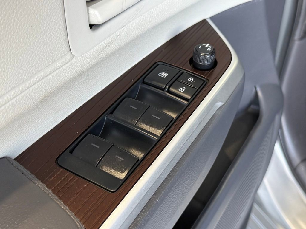 Used 2024 Toyota Sienna LE image 17