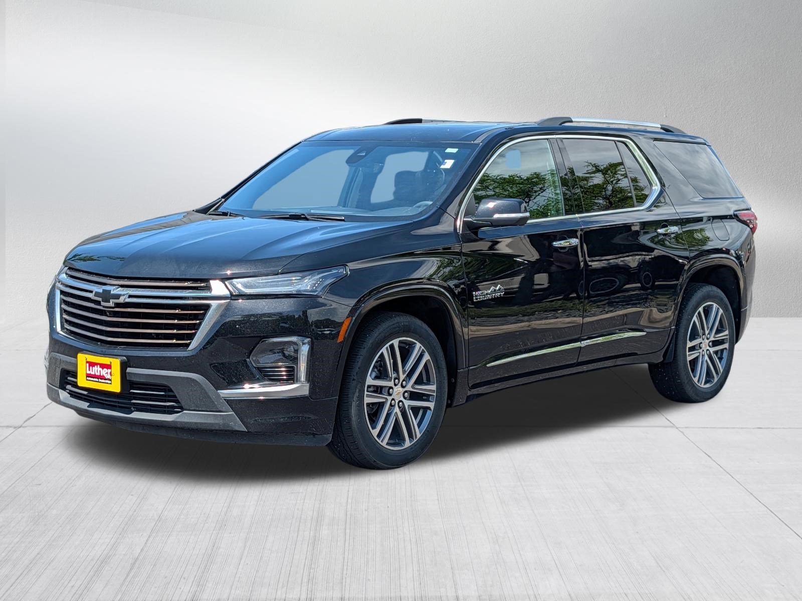 Used 2023 Chevrolet Traverse High Country w/ LPO, Floor Liner Package AWD/4WD image 3