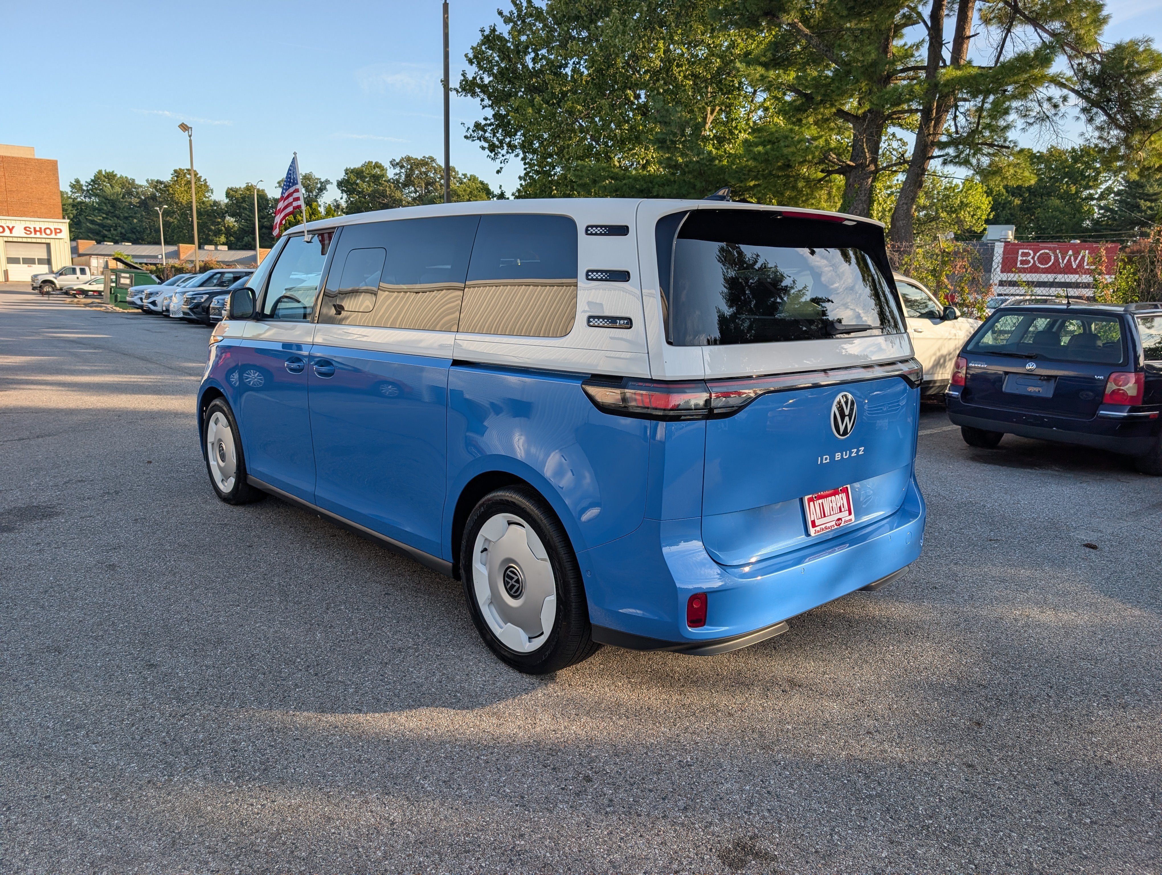 Used 2025 Volkswagen ID. Buzz 1st Edition RWD image 5