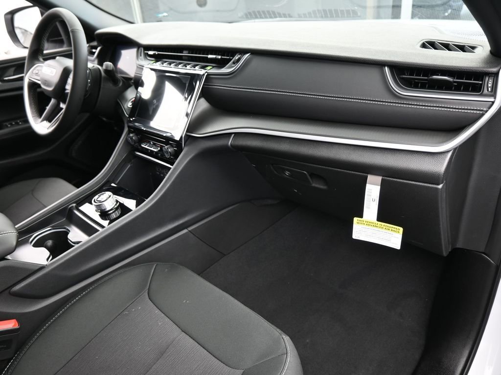 New 2026 Jeep Grand Cherokee L Laredo image 40