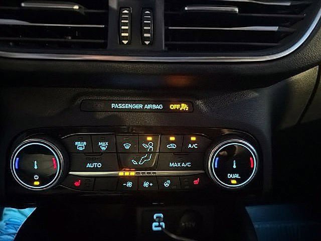 Used 2022 Ford Escape Titanium w/ Titanium Elite Package AWD/4WD image 17