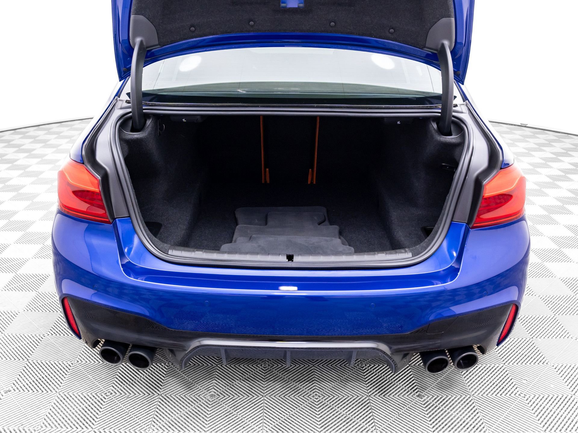 Used 2019 BMW M5 image 33