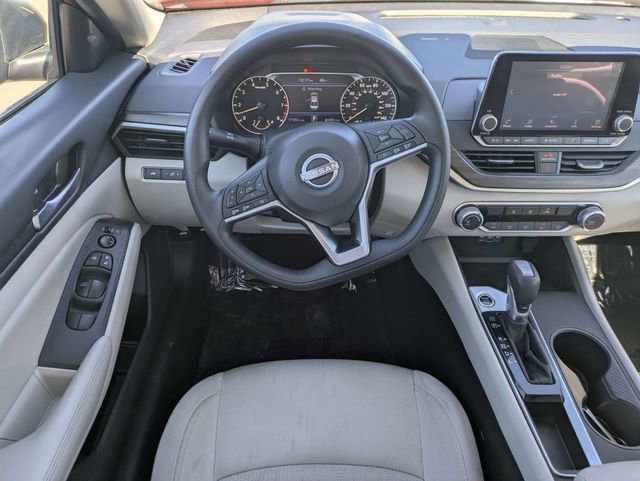 Used 2025 Nissan Altima 2.5 SV image 15