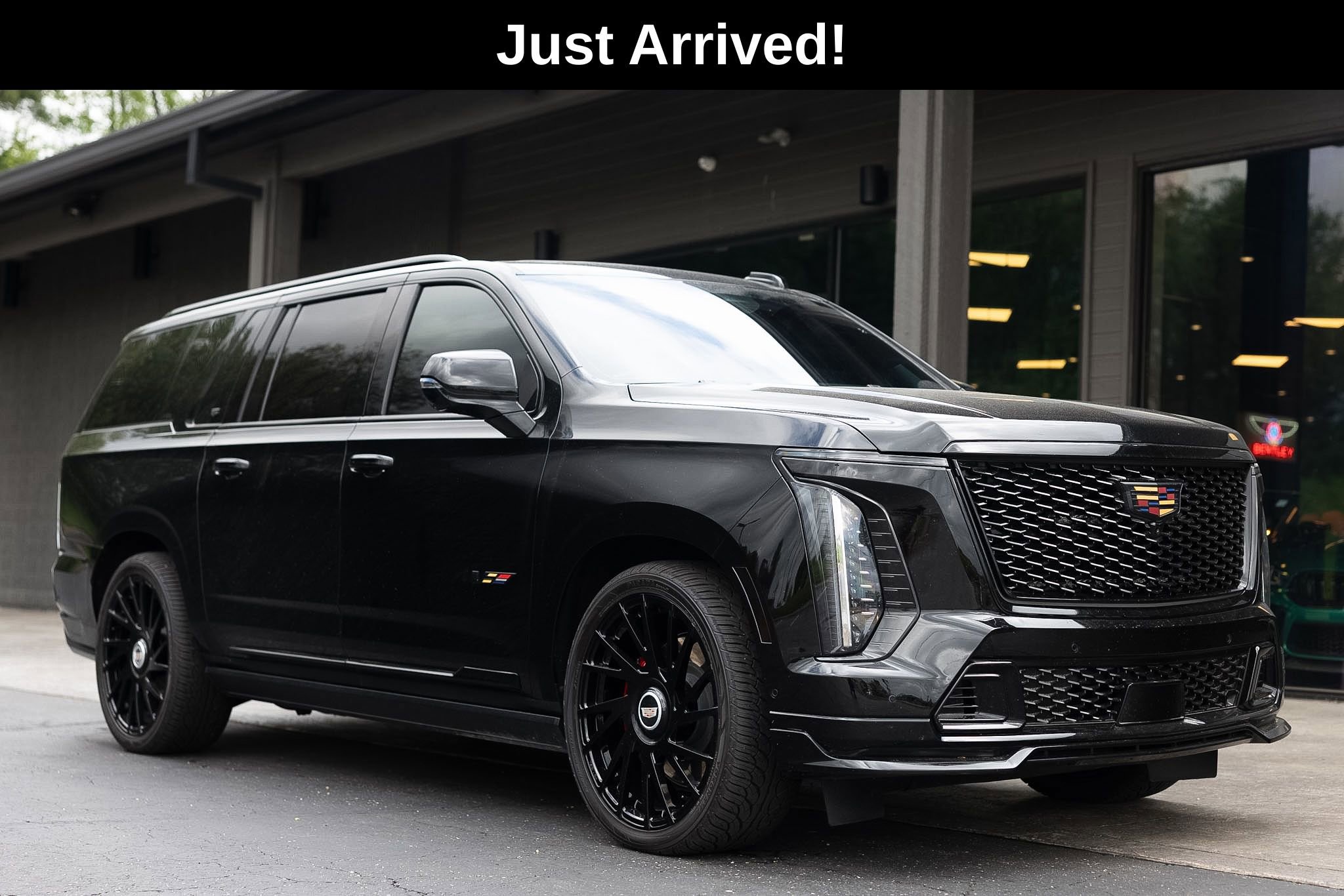 Used 2025 Cadillac Escalade ESV V