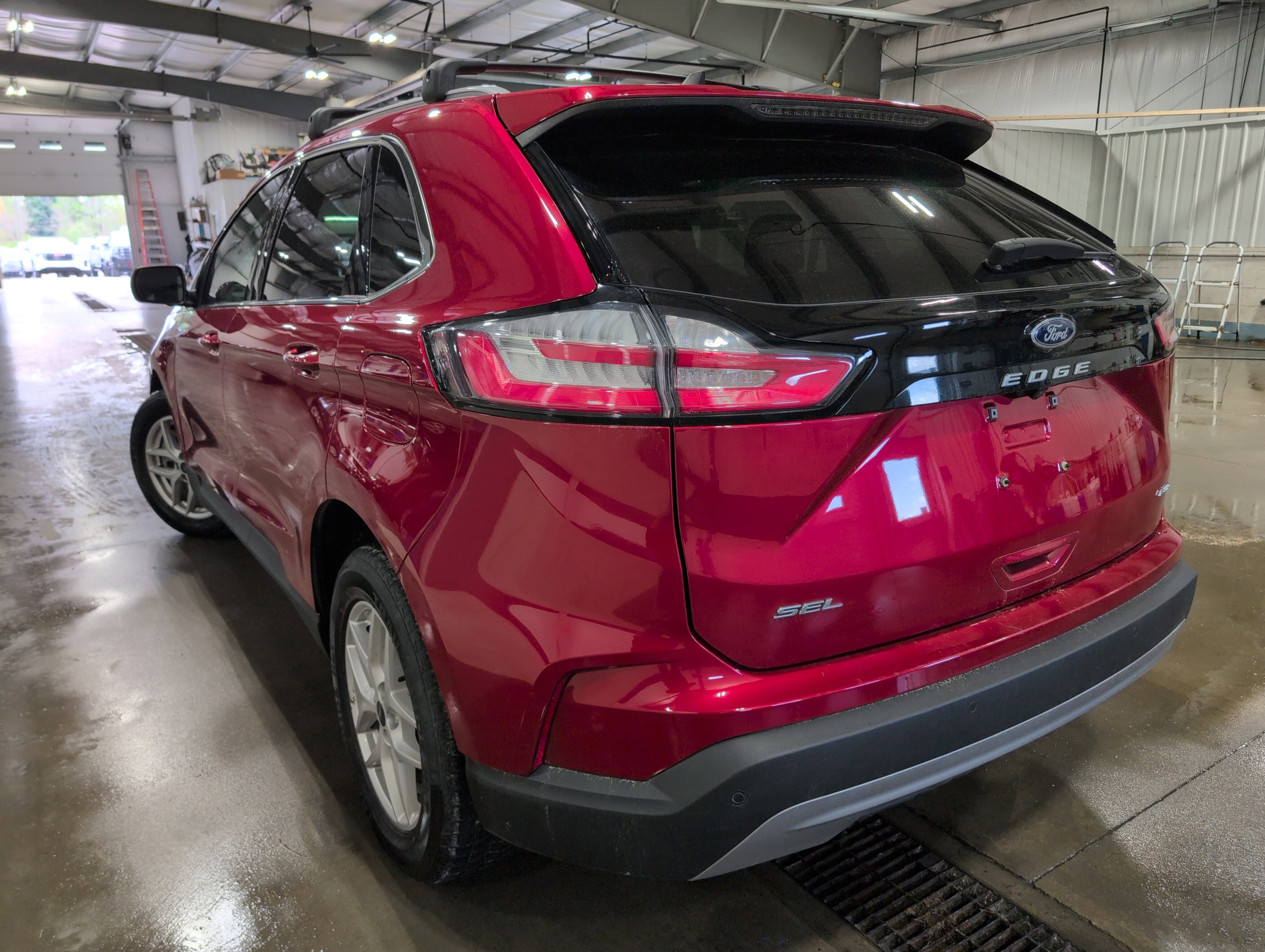 Used 2023 Ford Edge SEL w/ Convenience Package AWD/4WD image 4