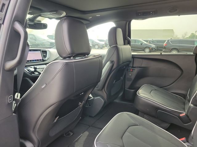 New 2026 Chrysler Pacifica Limited w/ S Appearance Package image 13